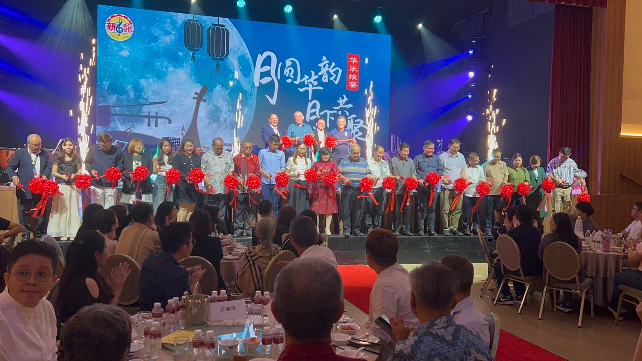 A beautiful night beneath the Mid-Autumn moon!